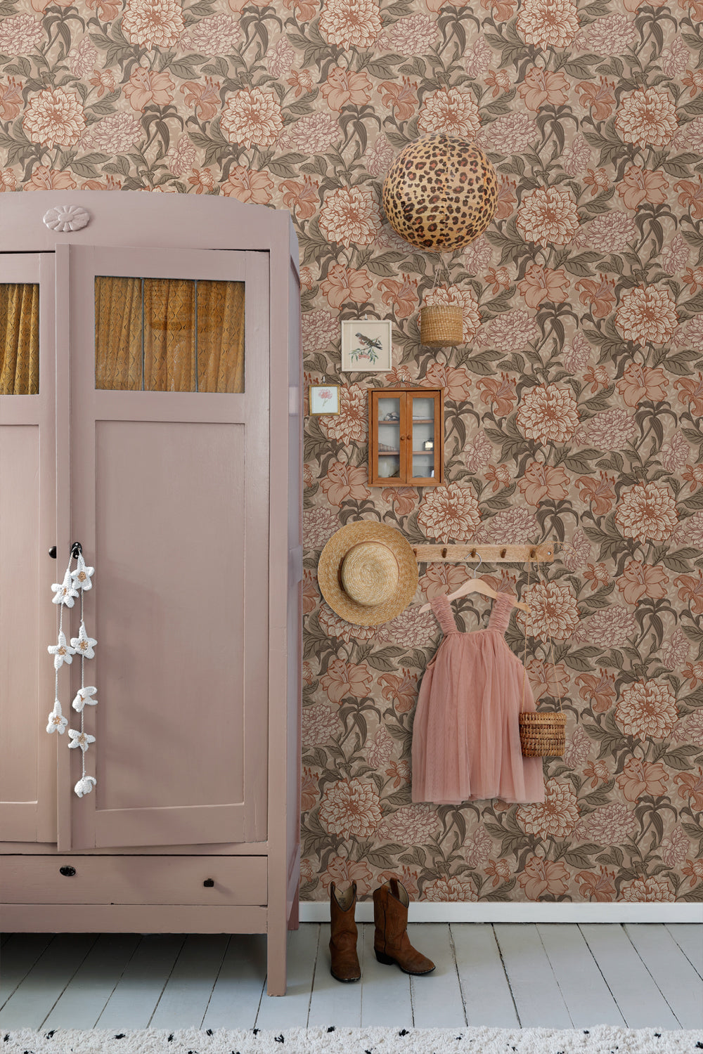Vintage Flowers - Vintage Blossoms botanical wallpaper Esta    