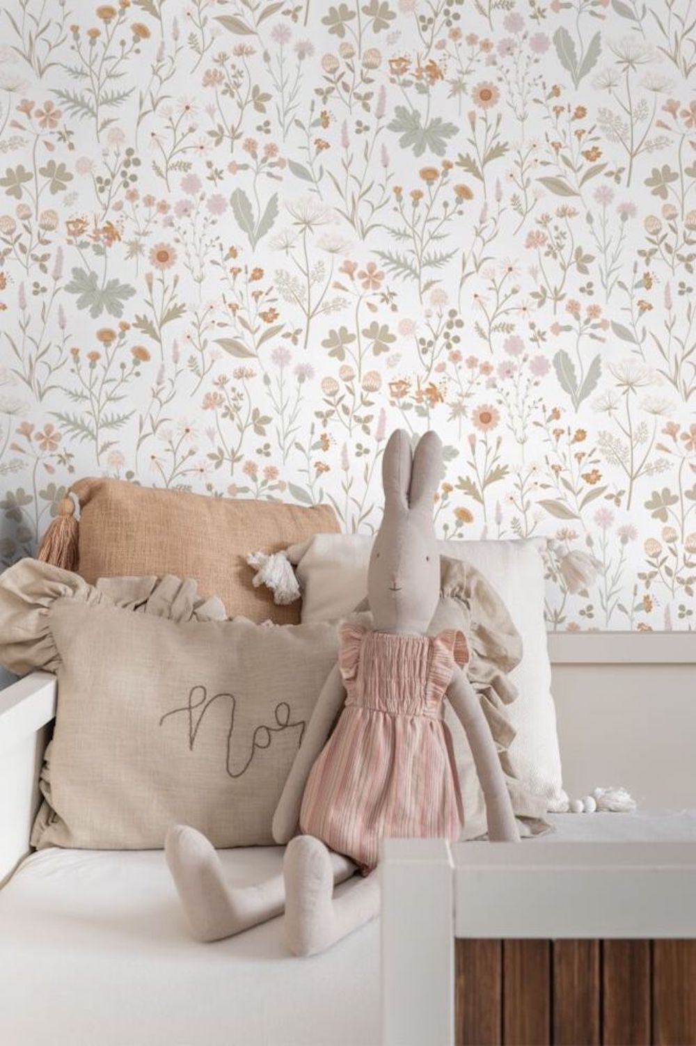Vintage Flowers - Wild Flowers botanical wallpaper Esta    