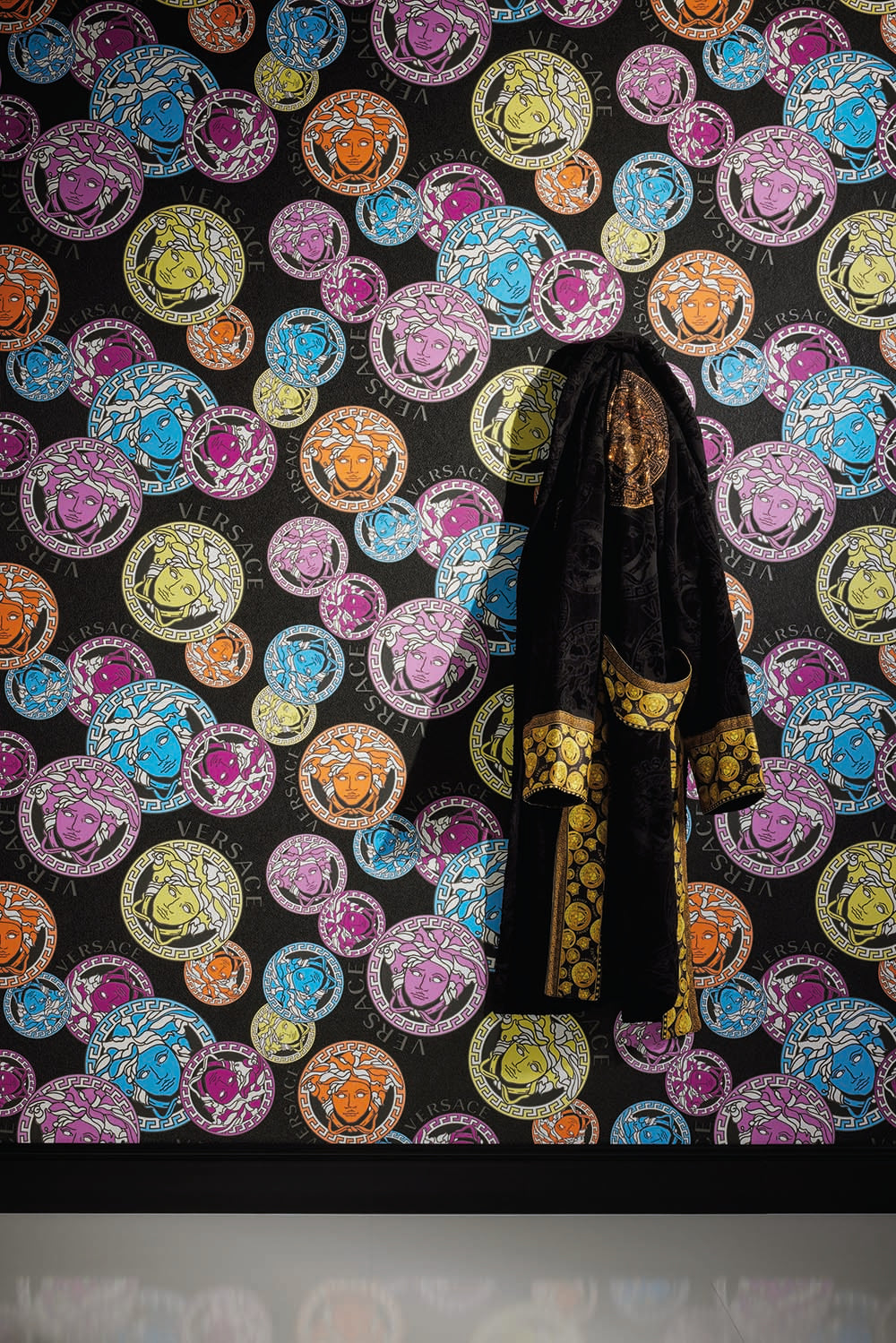 Versace 5 -  Medusa Duo designer wallpaper AS Creation    